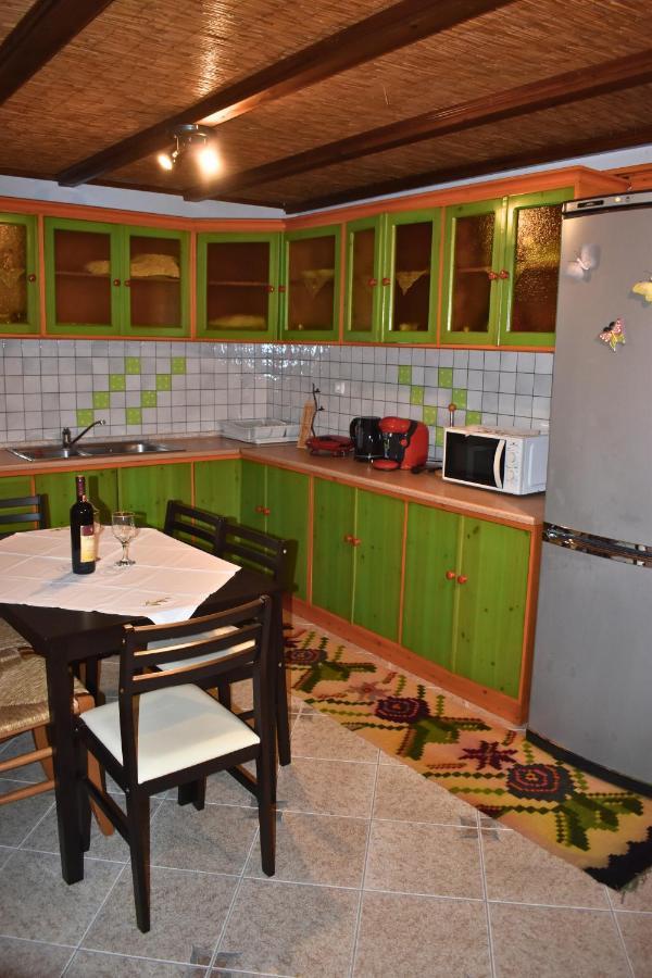 Lila'S Guest House Mikros Prinos Exterior photo