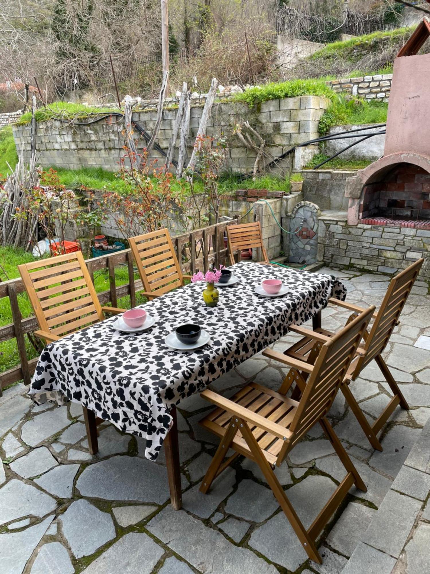 Lila'S Guest House Mikros Prinos Exterior photo