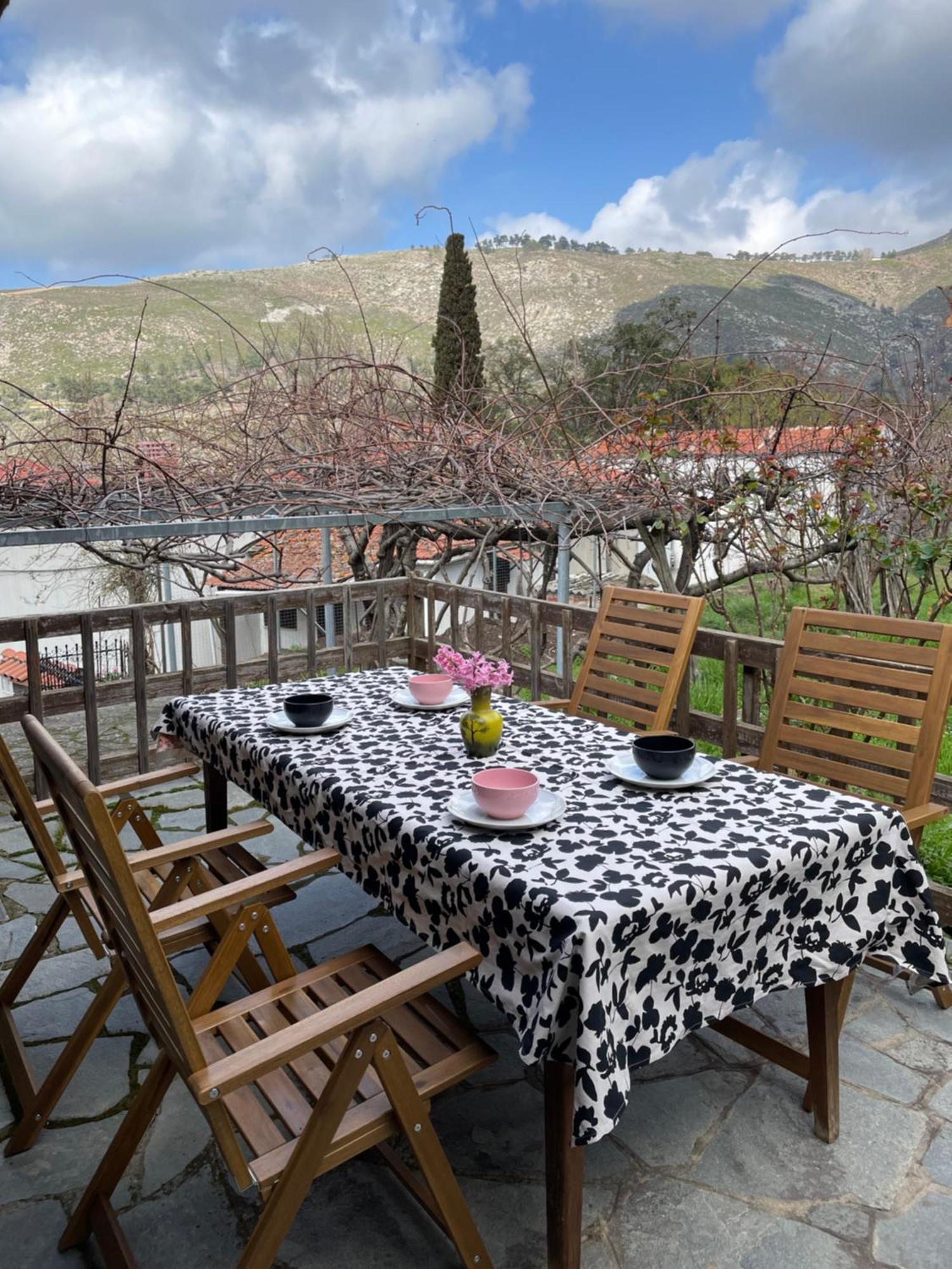 Lila'S Guest House Mikros Prinos Exterior photo